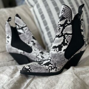 Zara Snakeskin CowboyBoots, barely worn, great condition - size 38